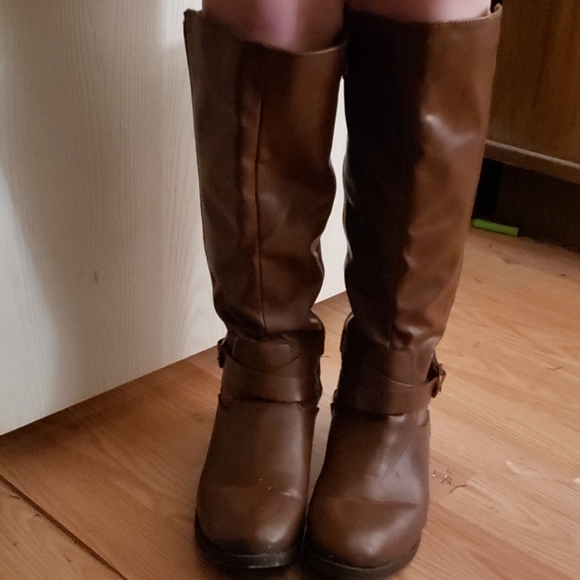 Boots - Picture 2 of 4